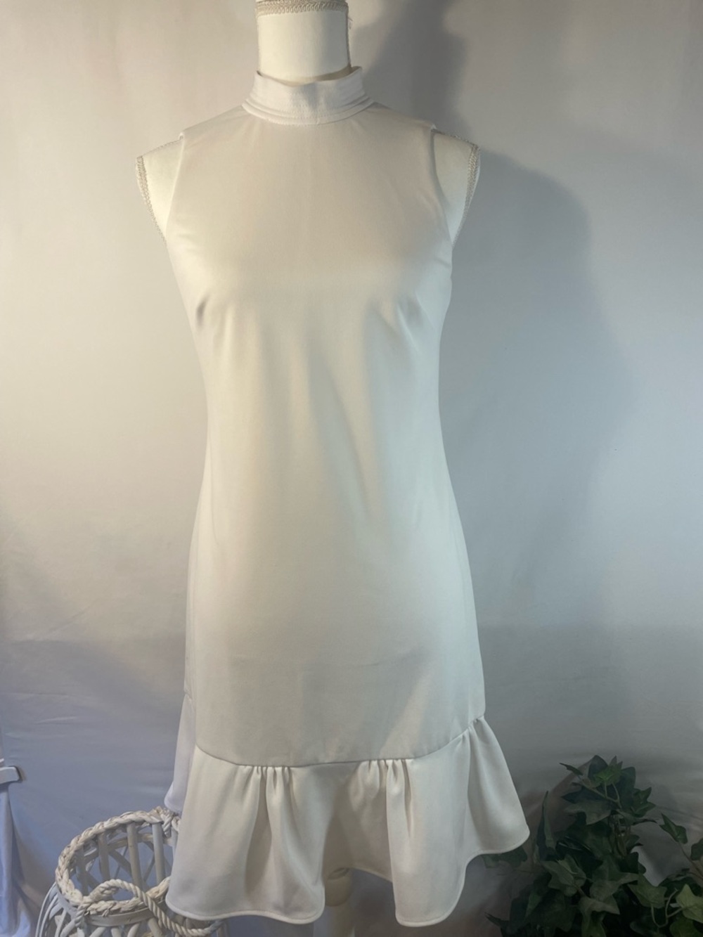 White Sleeveless Mock Neck Mini Dress – Ruffle Hem
Calvin Klein Size 2